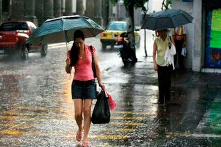 Las lluvias son provocadas por una onda tropical que afecta al país